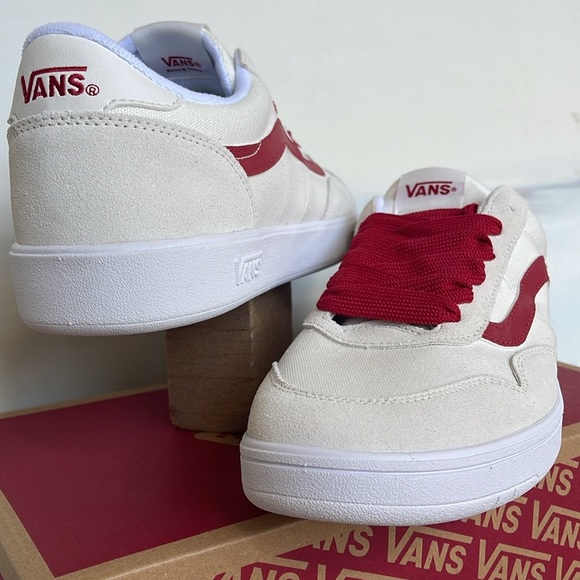 Vans Men’s Cruze Too Cc 90s Retro Blanc De Blanc
VN000CMTJVY
Sneakers - Picture 8 of 16